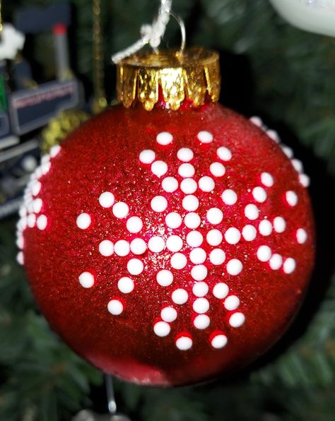 Diamond Painting Drill Leftovers, Diamond Art Christmas Ornaments, Diamond Painting Christmas Ornaments, Leftover Diamond Painting Beads Ideas, Christmas Ball Ornaments Diy, Navidad Natural, Rhinestone Ornaments, Diamond Dots, Diamond Dotz