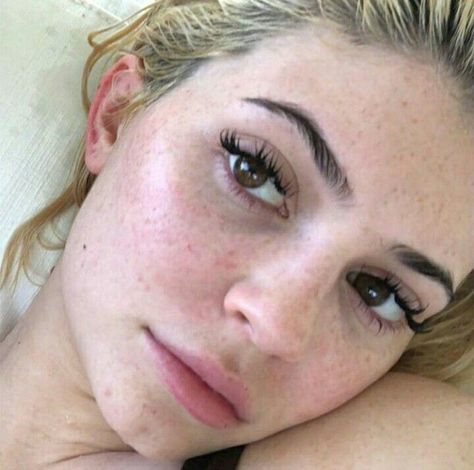 Kylie Jenner Sister, Kylie Jenner Eyebrows, Kylie Jenner Face, Maquillaje Kylie Jenner, Kylie Jenner Modeling, Kily Jenner, Kylie Jenner Baby, Ideas For Makeup, Jenner Girls