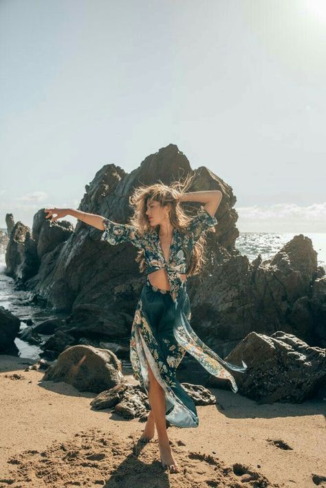 Boho Photoshoot, Boho Style Inspiration, Bohemian Diesel, Look Boho Chic, Celebrity Magazines, Collections Photography, Beach Photography Poses, Shooting Photo, Beach Photoshoot