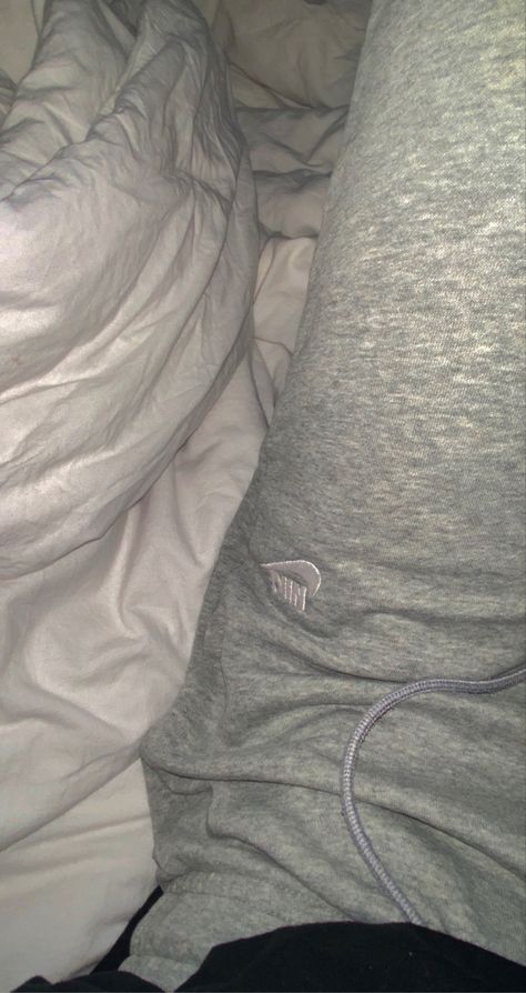 White And Grey Aesthetic, Sweatpants Outfit Aesthetic, Chica Chola, Female Clothes Outfits, Bookshelf Inspiration, Grey Aesthetic, Hand Photography, Laying In Bed, Snap Friends