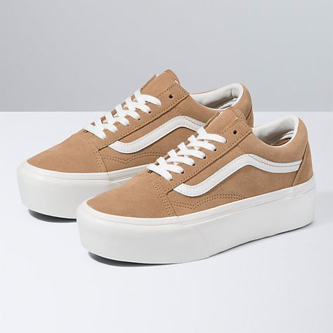 Soft Suede Old Skool Stackform | Shop Shoes At Vans Platforms Aesthetic, Vans Shoes Old Skool, Tan Vans, Vans Vintage, Platform Vans, Tenis Vans, Vans Store, Popular Shoes, High Top Vans