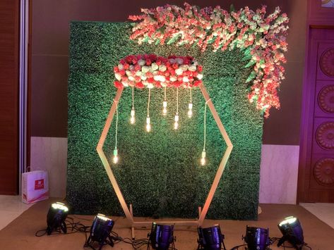 Selfie Stand For Wedding, Home Stage Decoration, Photobooth Ideas Indian Wedding, Wedding Selfie Backdrop, Selfi Points Ideas, Selfie Booth Ideas Wedding, Selfie Stand Decoration, Selfie Point Decoration, Selfie Point Decoration Wedding