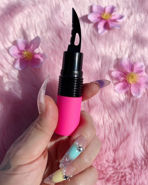 Raise your hand if you love PINK 💗 Check out this pink lipstick knife for any collector 🔪 Lipstick Knife, Pretty Knives, Raise Your Hand If, Pink Lipstick, Raise Your Hand, I'm Just A Girl, Pocket Knives, Just A Girl, If You Love