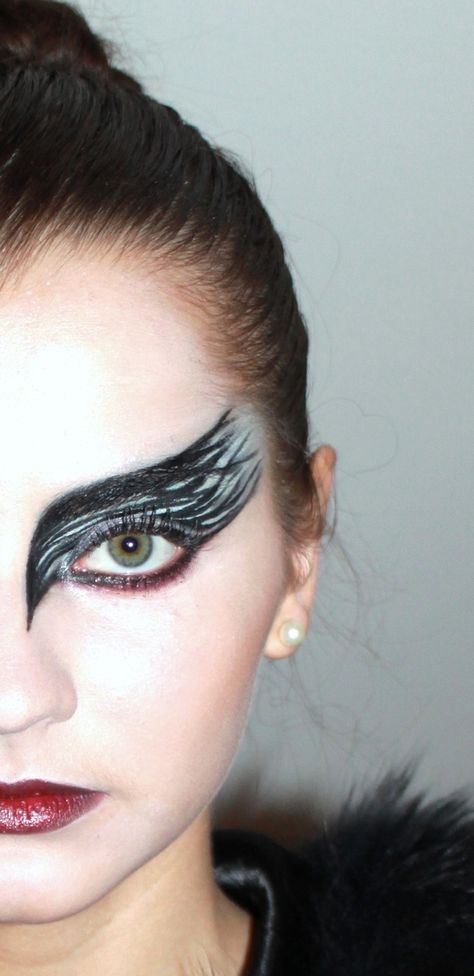 Perhaps a not so creepy version, and a little more subtle, for the birds? Black Swan Makeup, Swan Makeup, Swan Costume, Bird Makeup, Raven Costume, Fantasy Make-up, Crow Costume, Black Swan Costume, The Black Swan