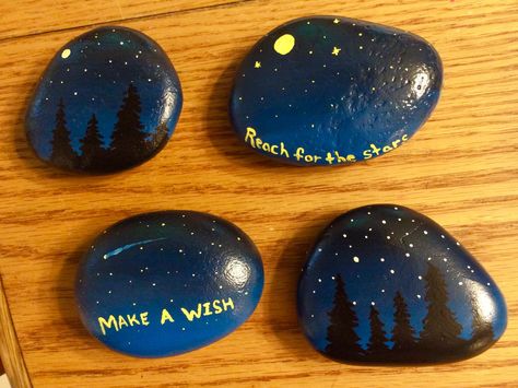 Night sky, stars and moon, pretty painted rocks made by Holly N. Stone Painting Night Sky, Easter Rocks, Stool Ideas, Round Things, Painting Videos Tutorials, Night Sky Art, Sky Stars, Happy Stones, Painted Rocks Diy