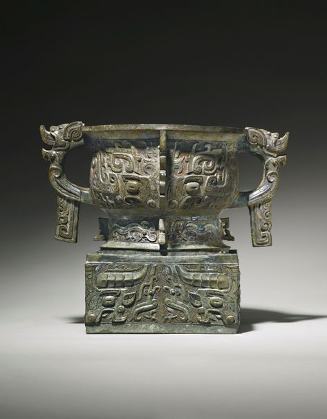 ceremonial & ritual items ||| sotheby's n09026lot6qyd9en Zhou Dynasty, Historical Objects, Ancient Chinese Art, Chinese Bronze, Asian Painting, Native Design, Chinese Ceramics, China Art, Ancient China