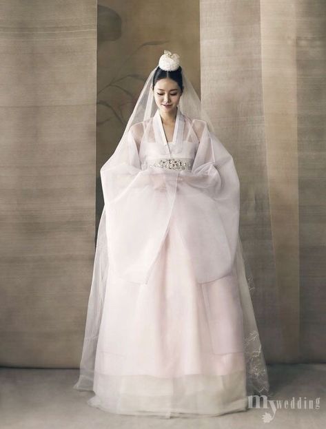 Korean Wedding Dress Traditional, Wedding Hanbok, Wedding Dresses Korean, Hanbok Wedding Dress, Hanbok Wedding, Korean Wedding Dress, Hanbok Dress, Wedding Dress Gallery, Modern Hanbok