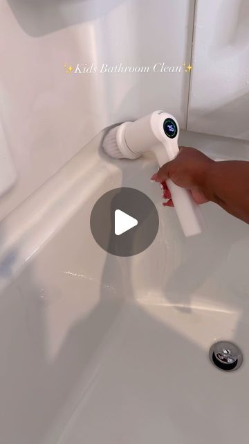 Bathtub Cleaning Hacks White Vinegar, How To Clean A Bathroom, Cleaning Bathroom Hacks, Clean With Me Videos, How To Clean Your Room, Cleaning Bathroom, Clean With Me, Clean Your Room, Cleaning Videos