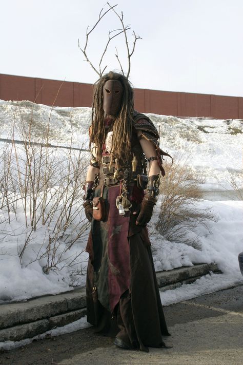 fabricatedgeek: “ Sebbal at a Masquerade ballby Sebbal There’s so much awesome going on right there. ” Shaman Cosplay, Celtic Mask, Beltane Feast, Dnd Cosplay, Druid Costume, Larp Costume, Fantasy Costumes, Masquerade Ball, Arte Fantasy