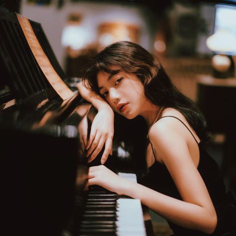 Piano Senior Pictures, Piano Photoshoot, Recital Poster, Piano Photography, Piano Photo, Piano Girl, Music Photoshoot, Musician Photography, Senior Photography Poses