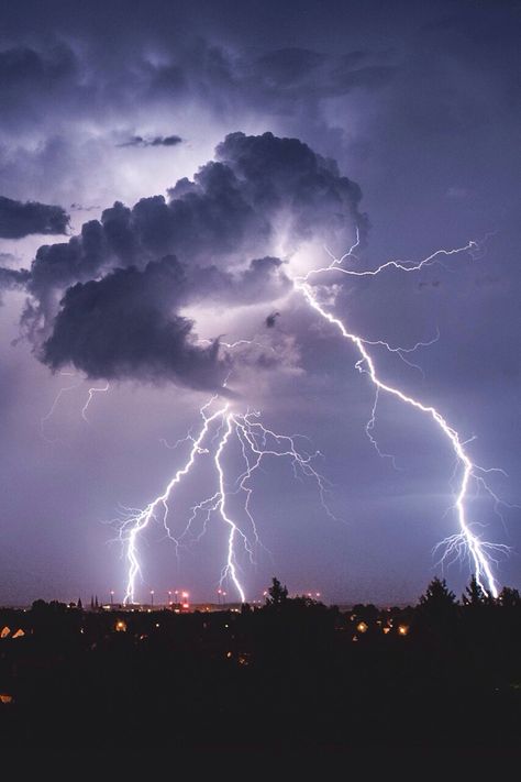 Cloud to ground lightning Pictures Of Lightning, Lightning Photos, Lightning Photography, Storm Photography, Wild Weather, Thunder And Lightning, Lightning Storm, Lightning Strikes, Storm Clouds