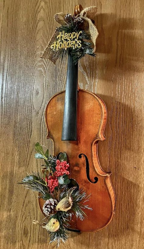 Christmas Violin Decoration, Christmas Violin, Violin Decoration, Instrument Art, Christmas Simple, Instruments Art, Fun Group, Music Instrument, Christmas Decoration