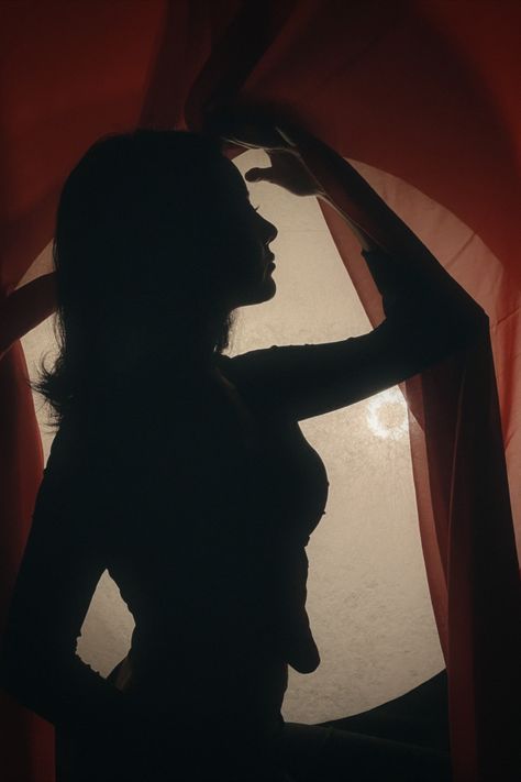 Kendall Jenner Red Aesthetic, Seductress Aesthetic, Femme Fatale Aesthetic Black, Curtain Silhouette, Briana Core, Silhouette Photoshoot, Vampire Core, Vampire Book, Lights Aesthetic