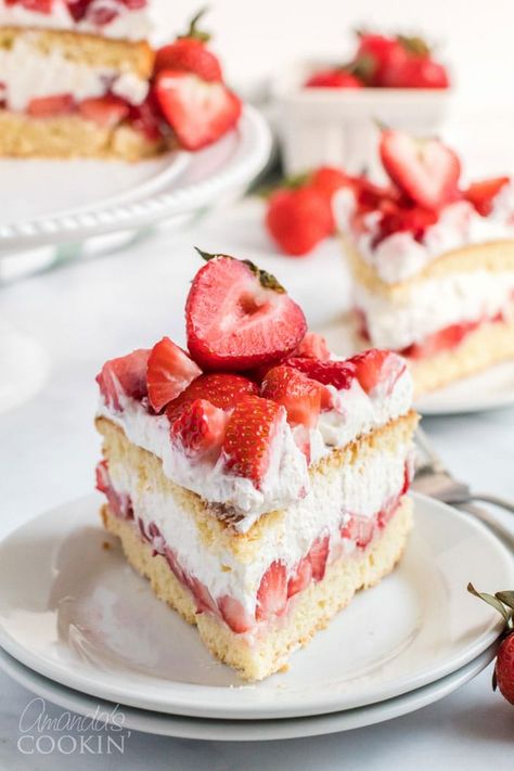 Homemade Strawberry Shortcake, Strawberry Shortcake Recipe, Easy Strawberry Shortcake, Shortcake Cake, Strawberry Dessert Recipes, Strawberry Shortcake Recipes, Shortcake Recipe, Strawberry Cake Recipes, Easy Strawberry