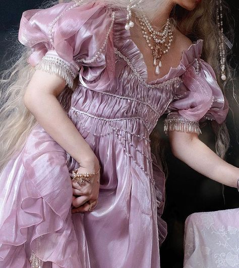 aes ; disney : rapunzel | tangled | ♡ Princess Aesthetic, High Fantasy, Fantasy Clothing, Fantasy Fashion, Mode Vintage, Mode Inspiration, Historical Fashion, Costume Design, Rapunzel