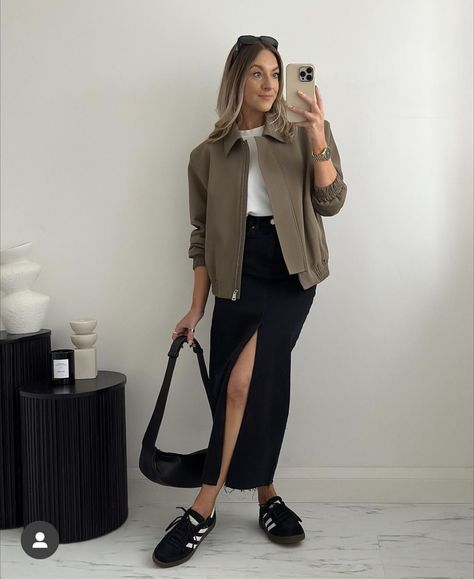 Black Trainers Outfit Women, Samba Outfits, Looks Adidas, Adidas Casual, Samba Outfit, Look Office, Midi Skirt Outfit, Black Denim Skirt, Casual Jackets