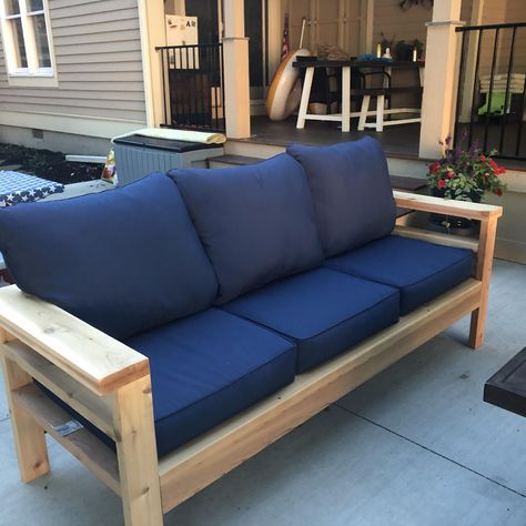 2x4 Couch, Patio Couch Diy, Outdoor Couch Plans, Diy Outdoor Couch, Outdoor Couch Diy, Backyard Firepit Area, Outdoor Sofa Diy, Wooden Couch, Deck Seating