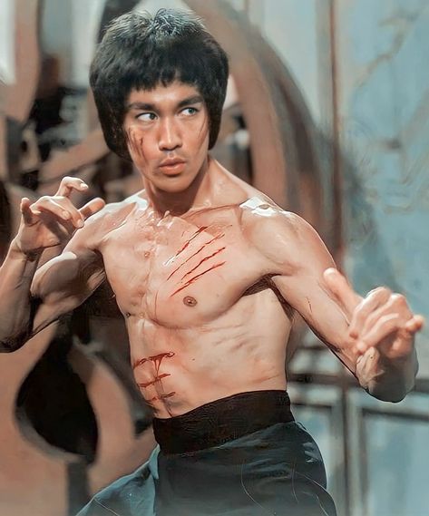 Bruce Lee Kung Fu, Vogue Poses, Bruce Lee Pictures, Bruce Lee Martial Arts, Kung Fu Movies, Bruce Lee Quotes, Bruce Lee Photos, Enter The Dragon, Ju Jitsu