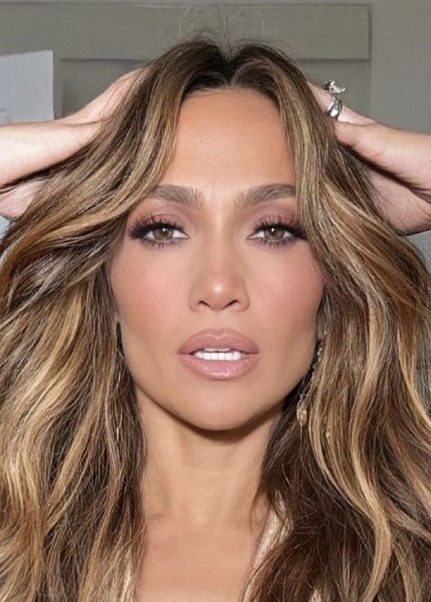 Jlo Glam Makeup, Jeniffer Lopez Makeup, Jlo 90s Makeup, Jennifer Lopez Makeup Looks, J Lo Makeup, Jlo Makeup Looks, Makeup For Brown Hair, Jlo Looks, Jlo Hair Colors