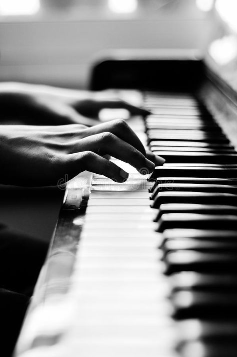 Piano Photography, Piano Pictures, Piano Photo, Piano Art, Playing The Piano, Happy Students, Piano Player, Piano Teaching, Playing Piano