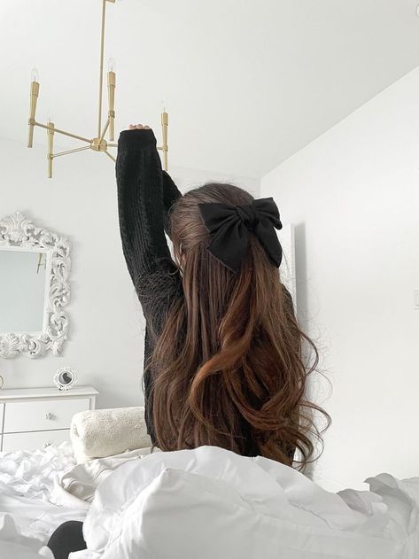 Hair Bows Brunette, Black Hair Ribbon Aesthetic, Aesthetic Curled Hairstyles, Black Bow In Hair Aesthetic, Hair With Black Ribbon, White Hair Ribbon Aesthetic, Hair Bow Half Up Half Down, Black Ribbon Outfit, Black Bows In Hair