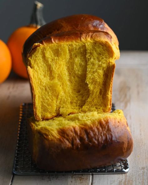 Pumpkin Brioche, Brioche Bread Recipe, Brioche Recipe, Baking Lessons, Pane Dolce, Soft Bread, Pan Brioche, Brioche Bread, Autumn Recipes