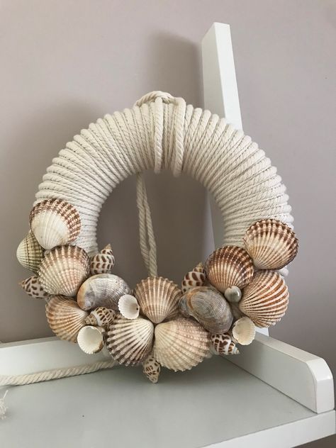 Seashell Wall Hangings, Mussel Shell Wreath, Wood Turtle Wall Art, Wreath With Shells, She’ll Wreath, Diy Shell Wreath, Sea Shell Wreaths Ideas, Seashell Wreath Diy, Seashell Crafts Diy Home Decor