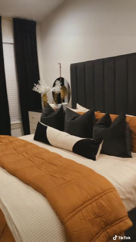 Burnt Orange Room, Orange Room, Black Bedroom Decor, Luxury Room Bedroom, First Apartment Decorating, Apartment Living Room Design, Apartment Bedroom Decor, Future Apartment Decor, Luxury Bedroom