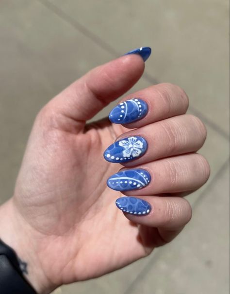 #nails Light Blue Hibiscus Nails, Blue Hibiscus Flower Nails, Summer Nails Blue Hibiscus, Pool Nail Art, Blue Hibiscus Nails, Dark Blue Flower Nails, Blue Hawaiian Nails Tropical Flowers, Blue Habisquis Flower Nails, Pool Nails