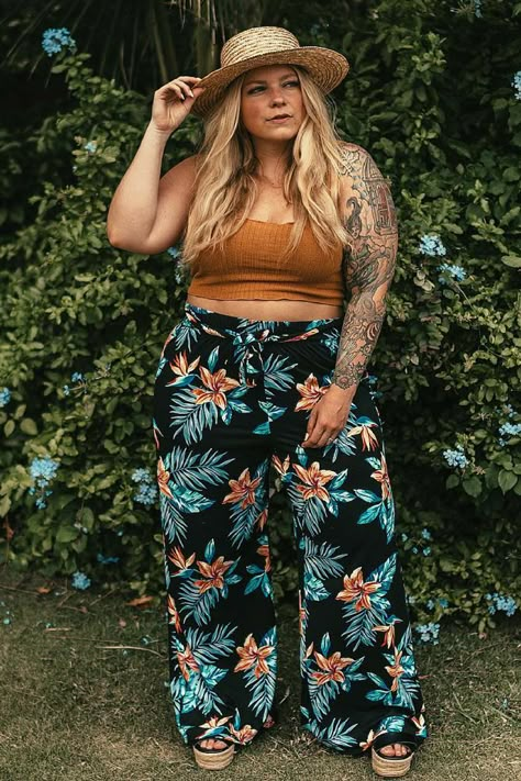 Island Style: Floral Palazzo Pants with Tan Crop Top and Straw Hat | Plus Size Holiday Outfit Beach Outfit Plus Size, Floral Palazzo Pants, Fest Outfits, Plus Size Summer Outfits, Holiday Outfit, Cropped Tops, Plus Size Summer, Island Style, Pantalon Large