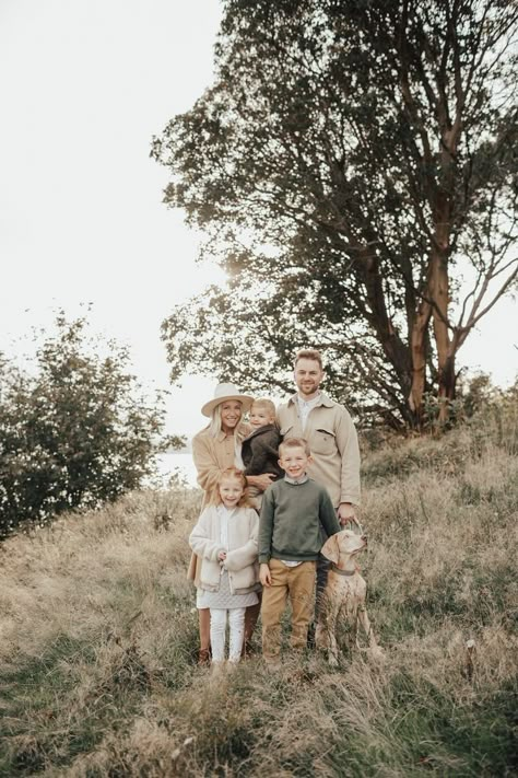 Cabin Family Photos, Cozy Cabin Family Photoshoot, Pnw Family Photoshoot, Family Photos Mountains Fall, Family Photography Mountains, Fall Family Outfits, Fall Minis, Fall Family Portraits, Outdoor Family Photography