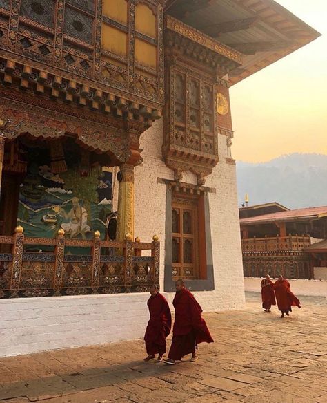 Amankora, Bhutan Amankora Bhutan, Tibet Travel, Bhutan Travel, Buddhist Art Drawing, Steve Mccurry, Asian Architecture, Nepal Travel, Apple Orchard, Sacred Places