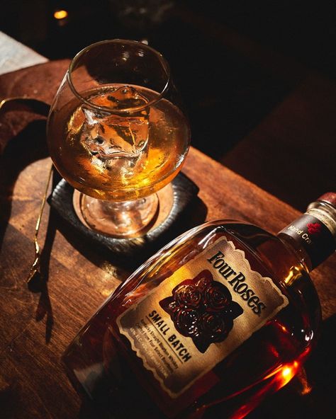 Bourbon Aesthetic, Bourbon Photography, Whisky Aesthetic, Whiskey Aesthetic, Indesign Ideas, Whiskey On The Rocks, Four Roses Bourbon, Suga Aesthetic, Whiskey Neat