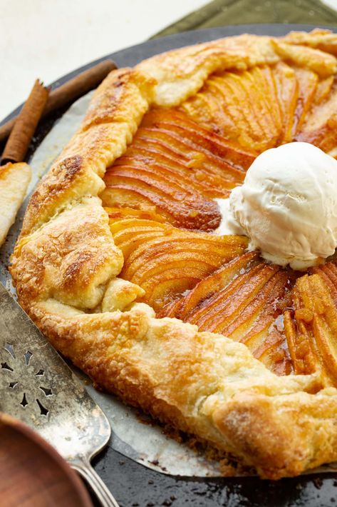 Sugared Pear Galette Pie - Oh Sweet Basil Pear Gallette Recipe Simple, Pear Galette Recipe, Galette Savory, Sweet Galette, Galette Recipe Desserts, Pear Galette, Best Dessert Ever, Vanilla Pie, Pear Pie