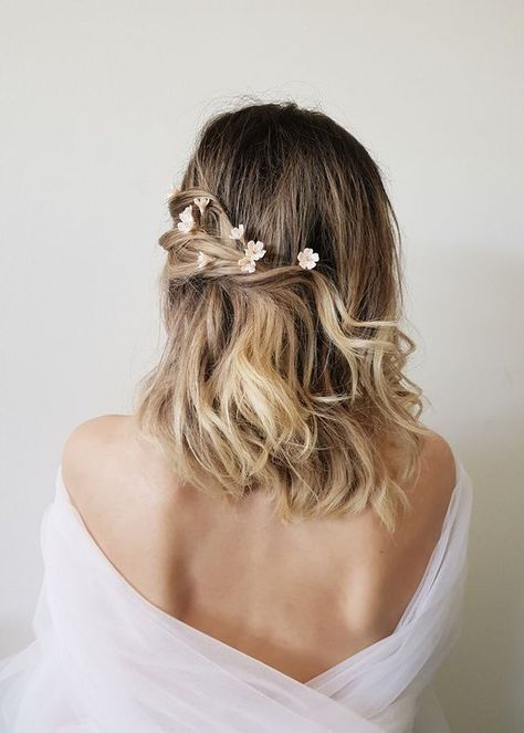 Messy wedding updos perfect for bohemian weddings Messy Wedding Hair, Bridal Braids, Floral Hair Pins, Hair Extensions Best, Wedding Hairstyles Updo, Sleek Ponytail, Wedding Updo, Creative Hairstyles, Wedding Hairstyles For Long Hair