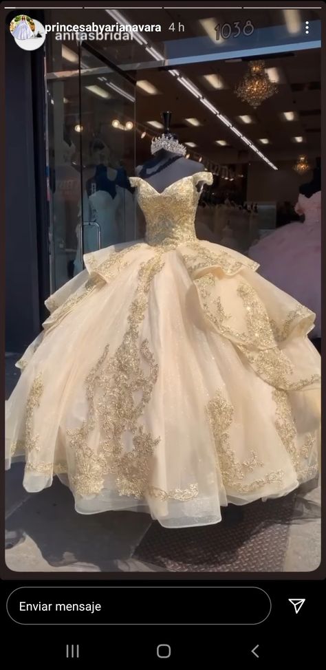 Light Gold Quinceanera Dresses, Gold Wuince Dresses, Beige And White Quince Dress, Champagne Color Sweet 16 Dress, Cream Color 15 Dress, Gold Quince Dresses Quinceanera, Champagne Quince Chambelanes, Quince Dresses Elegant, Quinseñeras Dress Gold