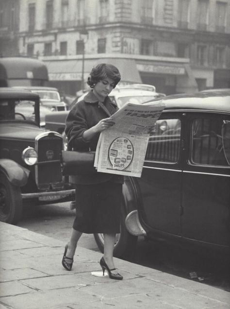 Newspaper Delivery, Delivery Trucks, Reading Newspaper, A Dance With Dragons, Jazz Artists, Photographs Of People, Woman Reading, Dutch Artists, City Photography