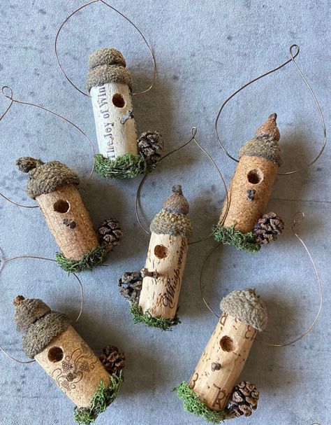 Mini Birdhouse, Cork Christmas, Cork Crafts Christmas, Cork Ideas, Wine Cork Diy Crafts, Birdhouse Ornaments, Wine Cork Ornaments, Cork Crafts Diy, Wine Cork Diy