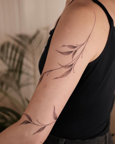 #handpoked leaves For Lillian from New York,done at @namestattoo the project lasted all day, and I left the studio at 1:00 in the morning✨ very happy with the result! Scroll through the carousel, there are detailed pictures🙌 Beautiful Flower Tattoos, Chest Tattoo Men, Leg Tattoos Women, Tattoo Project, Women's Tattoo, Elegant Tattoos, Mod Fashion, Detailed Pictures, Line Tattoos