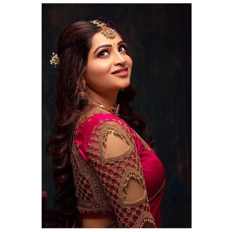 Nakshathra Nagesh on Instagram: “Second look ❤️ Muse @nakshathra.nagesh Drape & Make up @lakshmiajay_makeupartistry Hair @mani_hairstylist Outfit…” Nakshatra Nagesh, Nakshathra Nagesh, Zardosi Work Blouse, Maggam Work Designs, Plain Saree, Elegant Attire, Elegant Embroidery, Bridal Blouse Designs, Beautiful Women Over 40