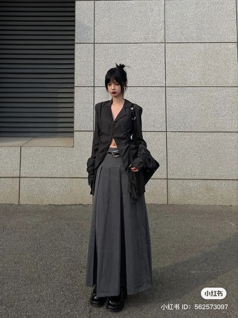 Long Skirt Outfit Ideas Aesthetic, Grunge Modern Outfits, Korean Chic Fashion, Japanese Street Wear Women, Long Skirt Black Outfits, Japanese Street Fashion Women, Long Skirt Outfits Korean, Japanese Streetwear Women, Chinese Street Fashion