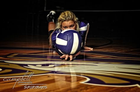 Volleyball Aesthetic Pictures, Volleyball Dig, Sunset Senior Pictures, Mountain Photo Ideas, Senior Table, Volleyball Pics, Libero Volleyball, Senior Volleyball, Soccer Backgrounds