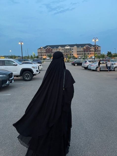 Niqab Aesthetic, Mode Niqab, Niqabi Girl, Islamic Modest Fashion, New Hijab, Niqab Fashion, Black Abaya, Syar I, Hijab Fashionista