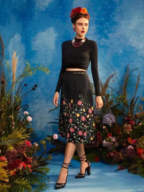 Frida Kahlo X SHEIN Letter & Floral Print Pleated Skirt | SHEIN USA Frida Kahlo Fashion Inspiration, Frida Kahlo Inspired Outfit, Mexican Inspired Outfit, Frida Kahlo Fashion, Over 40 Outfits, Frida Kahlo Style, Mexican Outfit, Printed Pleated Skirt, Latina Fashion