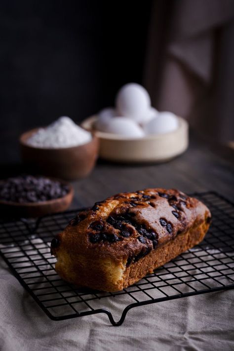 Food Staging Photography, Bakery Photography Ideas, Food Photography Cake, Rustic Food Photography, Food Photography Dessert, Food Photography Composition, Baking Photography, Dark Food Photography, Baking Packaging