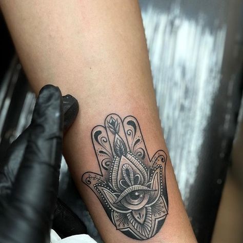 R’ink Tattooz on Instagram: "the “Hand of God”. They are believed to bring their wearers happiness, luck, health, and good fortune. Hamsa tattoo by @ng.ringvean . 👇For tattoo appointment / queries 📩 @rinktattooz ☎️ +91 96670 20423 📍 E-13, 2nd floor, South extension II main main market, New Delhi . . . . #hamsatattoo #handofgodtattoo #protectortattoo #evileyetattoo #spirittattoo #happinesstattoo #goodlucktattoo #lucktattoo #goodfortunetattoo #fortunetattoo #lucky #tattoo #hamsatattoodesign #i Hamsa Hand Tattoo For Women, Healing Hands Tattoo, Hamsa Hand Tattoo Design, Hand Of God Tattoo, Hamsa Tattoo Design, Hamsa Hand Tattoo, Lucky Tattoo, Luck Tattoo, Happiness Tattoo