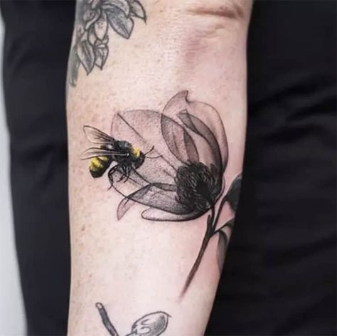 30 Top Tattoo Trends For 2019 - Page 16 of 31 - True Activist Ray Tattoo, Single Line Tattoo, Bee Tattoo, Top Tattoos, Up Tattoos, Abstract Tattoo, Tattoo Trends, Line Tattoos, Tattoo You