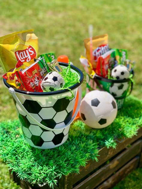 Messi Party Ideas, Messi Birthday Party, Soccer Birthday Favors, Soccer Birthday Party Ideas, Soccer Team Mom, Messi Birthday, Soccer Party Decorations, College Graduation Party Decorations, Soccer Party Favors