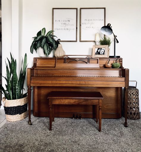 Wood Upright Piano, Over Piano Decor, Lounge With Piano, Stand Up Piano Decor, Decor On Top Of Piano, Photos Above Piano, Piano Aesthetic Living Rooms, Above Piano Decor Ideas, Art Above Piano Living Rooms