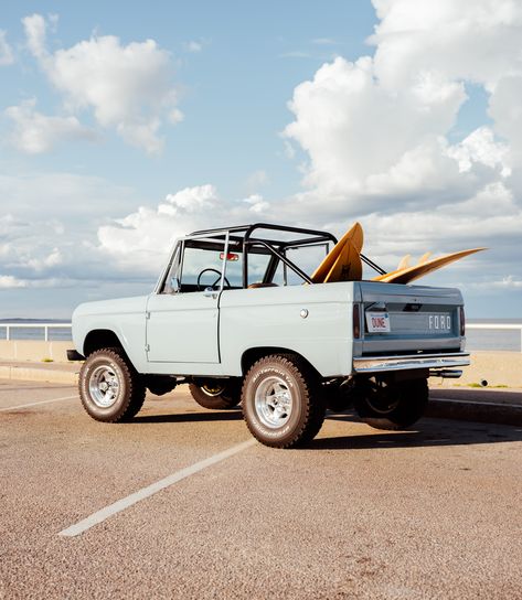 "Dune" The 1971 Ford Bronco is the latest print from the "Surf Car Series" by Timothy Mollen Ford Bronco Beach Aesthetic, Old Ford Bronco Aesthetic, Old Ford Broncos, Old Bronco Aesthetic, 1971 Ford Bronco, Beach Truck, Surf Car, Vintage Ford Bronco Aesthetic, Vintage Bronco Ford